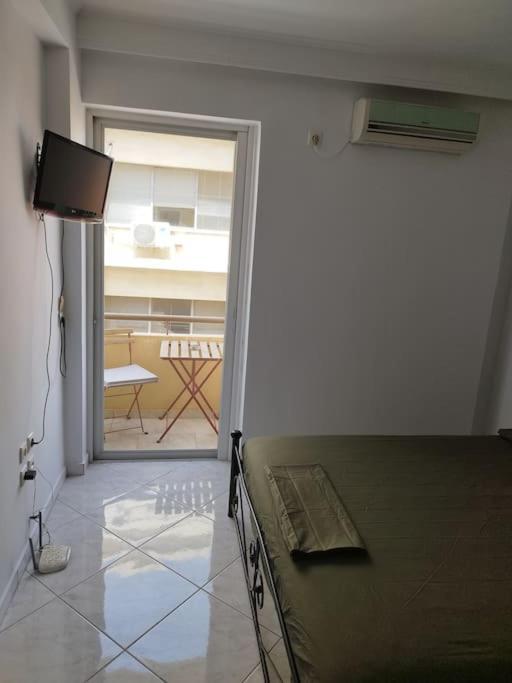 Small Apartment In The Heart Of Piraeus! Notara 43 Экстерьер фото
