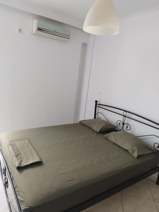 Small Apartment In The Heart Of Piraeus! Notara 43 Экстерьер фото